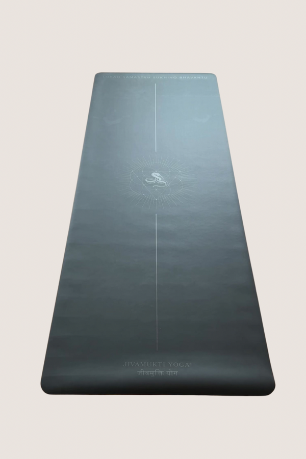 The (almost perfect) Jivamukti Yoga Travel Mat - Black